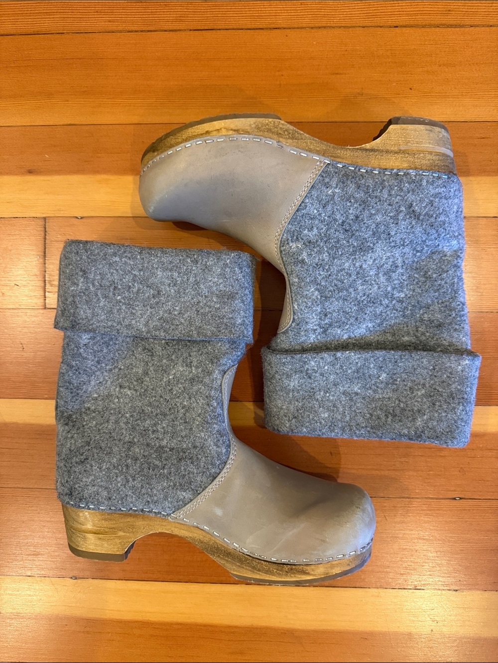 Sanita roll-top felt clog boots
